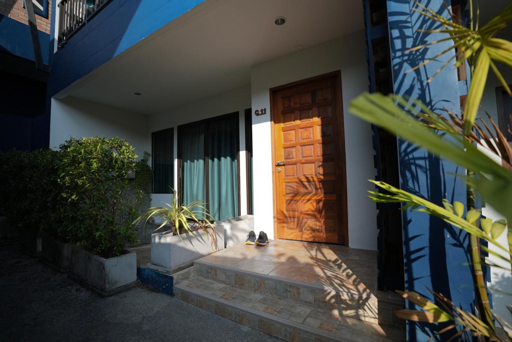 Kraam Silhouette Hotel And Cafe Phuket Chalong Exterior photo